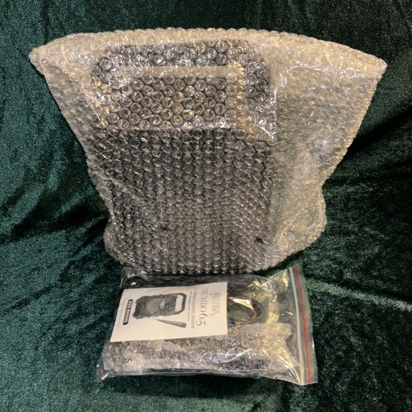 Santana Mumbo 6.5” Portable Karaoke Speaker with LED Color Light Effects NEW! - Picture 14 of 14